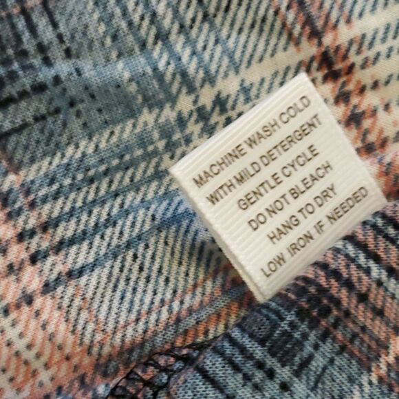 Eden & Olivia woman plaid button down top - Picture 7 of 11